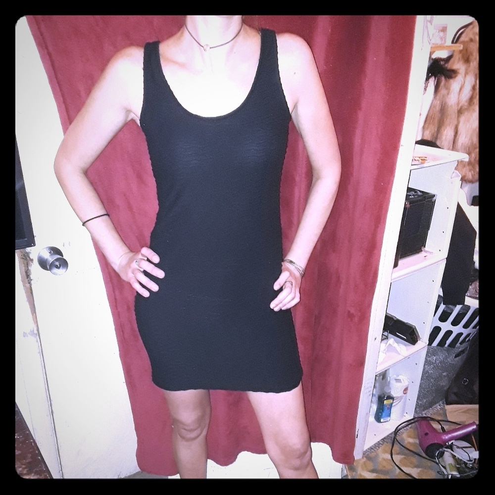 Black bodycon dress